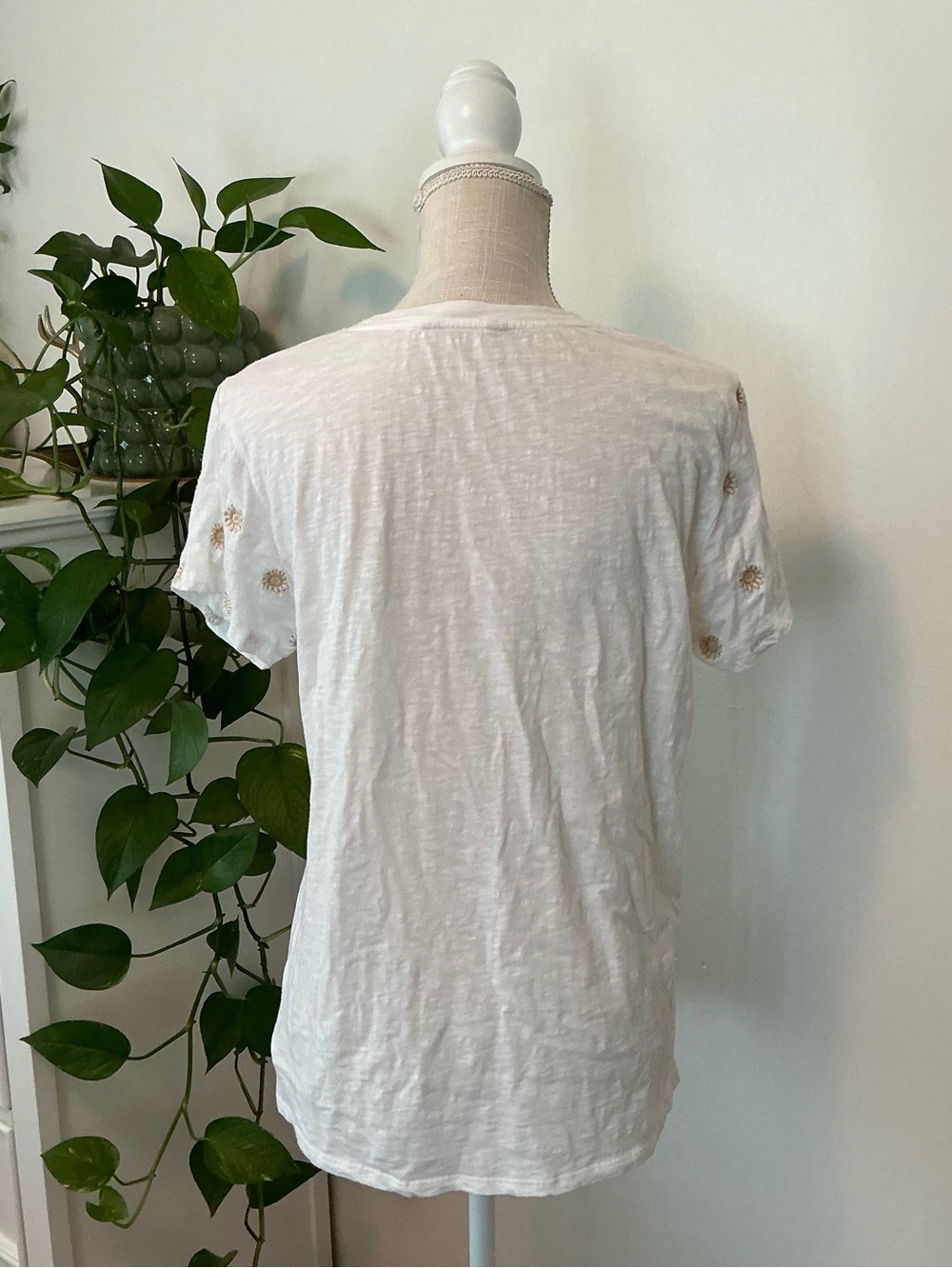 Lucky Brand | White and Gold Embroidered Short Sleeve Shirt size Large - Picture 4 of 10